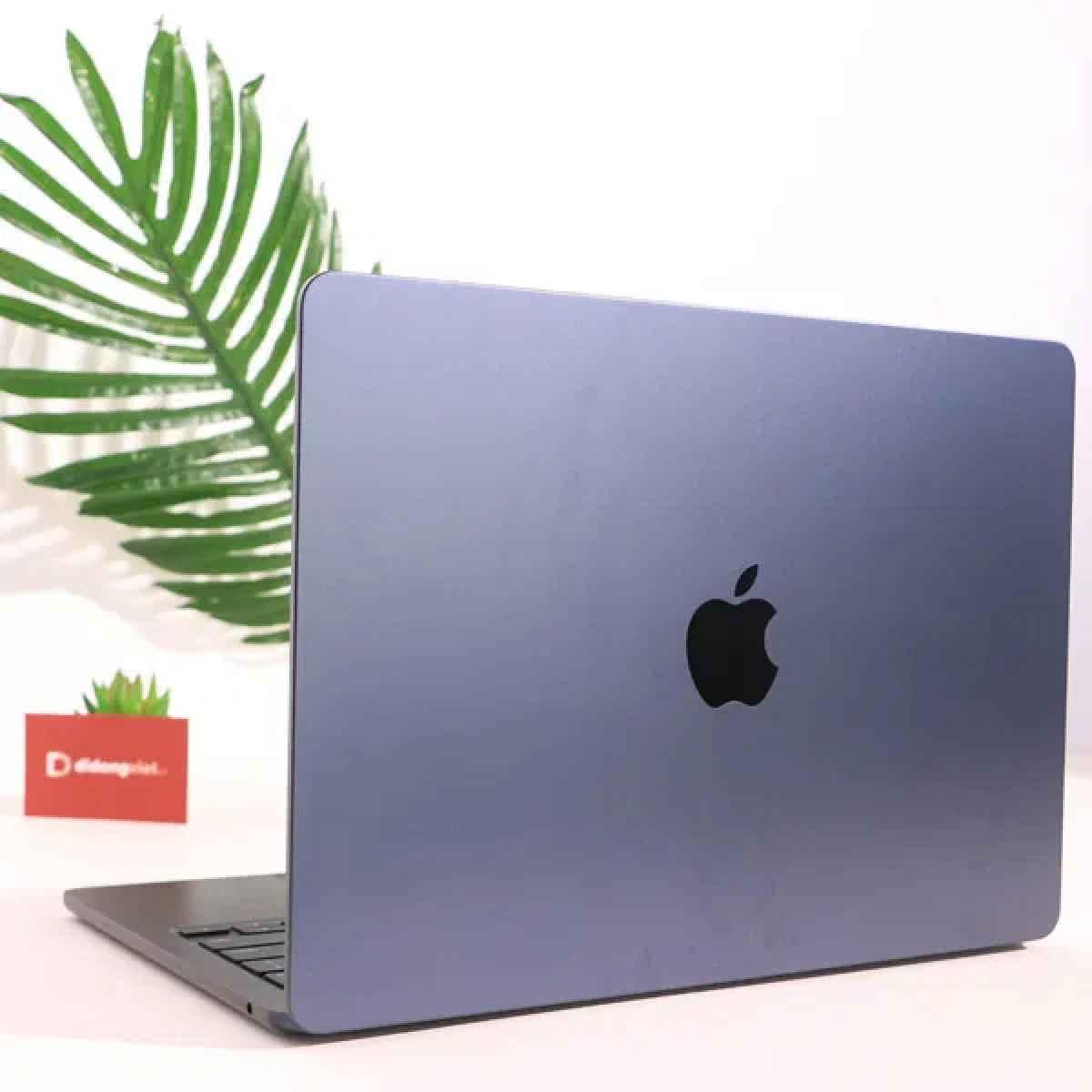 MacBook Air M2 2024 13-inch 16GB/256GB Chính Hãng
